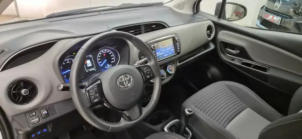Toyota Yaris 2020 - 12990 EUR, 61278 km - AUTO.MOTO.pt - 61278km - foto 9 de 39