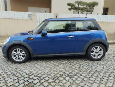 MINI 3 Portas 2011 - 7750 EUR, 200000 km - AUTO.MOTO.pt - 200000km - foto 4 de 23