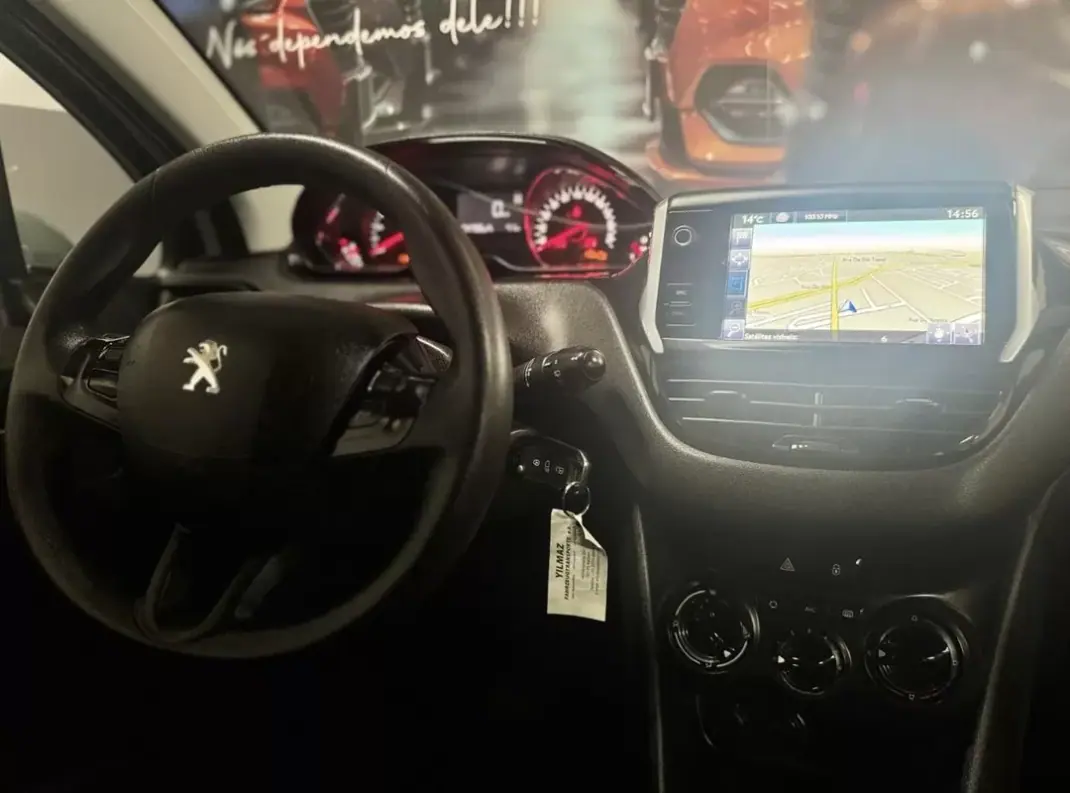 Peugeot 208 2014 - 8990 EUR, 174000 km - AUTO.MOTO.pt - 174000km - foto 9 de 9