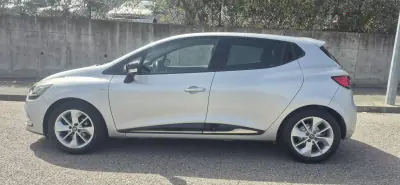 Renault Clio 2017 - 12000 EUR, 74700 km - AUTO.MOTO.pt - 74700km - foto 4 de 7