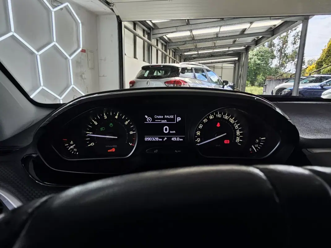 Peugeot 208 2019 - 11950 EUR, 90328 km - AUTO.MOTO.pt - 90328km - foto 21 de 90