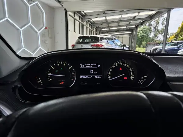 Peugeot 208 2019 - 11950 EUR, 90328 km - AUTO.MOTO.pt - 90328km - foto 21 de 90