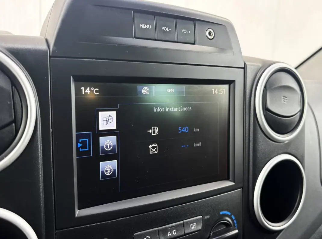 Peugeot Partner 2018 - 14900 EUR, 140000 km - AUTO.MOTO.pt - 140000km - foto 23 de 37