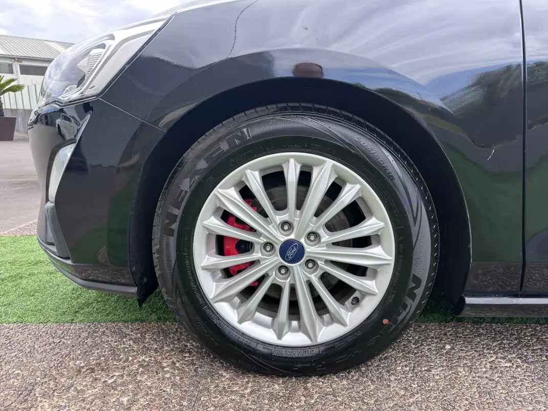 Ford Focus 2018 - 10900 EUR, 100000 km - AUTO.MOTO.pt - 100000km - foto 18 de 56