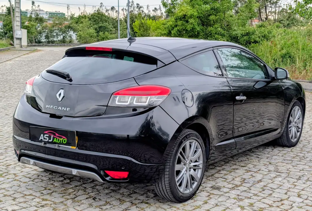 Renault Mégane Coupe 2014 - 8000 EUR, 276629 km - AUTO.MOTO.pt - 276629km - foto 6 de 22