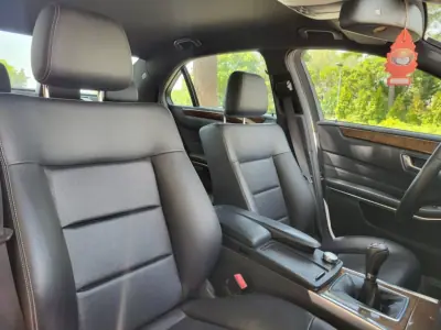 Mercedes-Benz E 200 2014 - 18900 EUR, 147135 km - AUTO.MOTO.pt - 147135km - foto 15 de 20