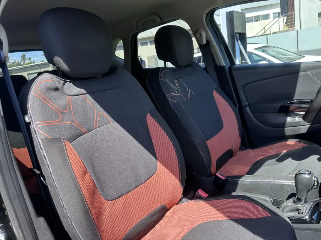 Renault Captur 2014 - 9900 EUR, 217000 km - AUTO.MOTO.pt - 217000km - foto 58 de 60