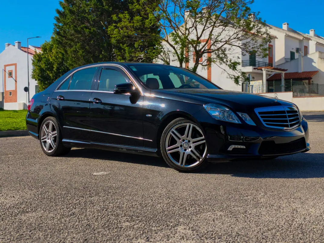 Mercedes-Benz E 250 2010 - 13750 EUR, 275000 km - AUTO.MOTO.pt - 275000km - foto 1 de 17