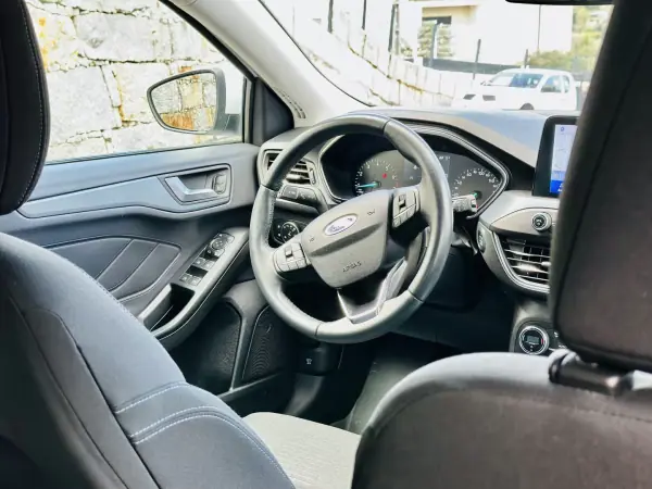 Ford Focus 2019 - 13990 EUR, 83000 km - AUTO.MOTO.pt - 83000km - foto 29 de 51