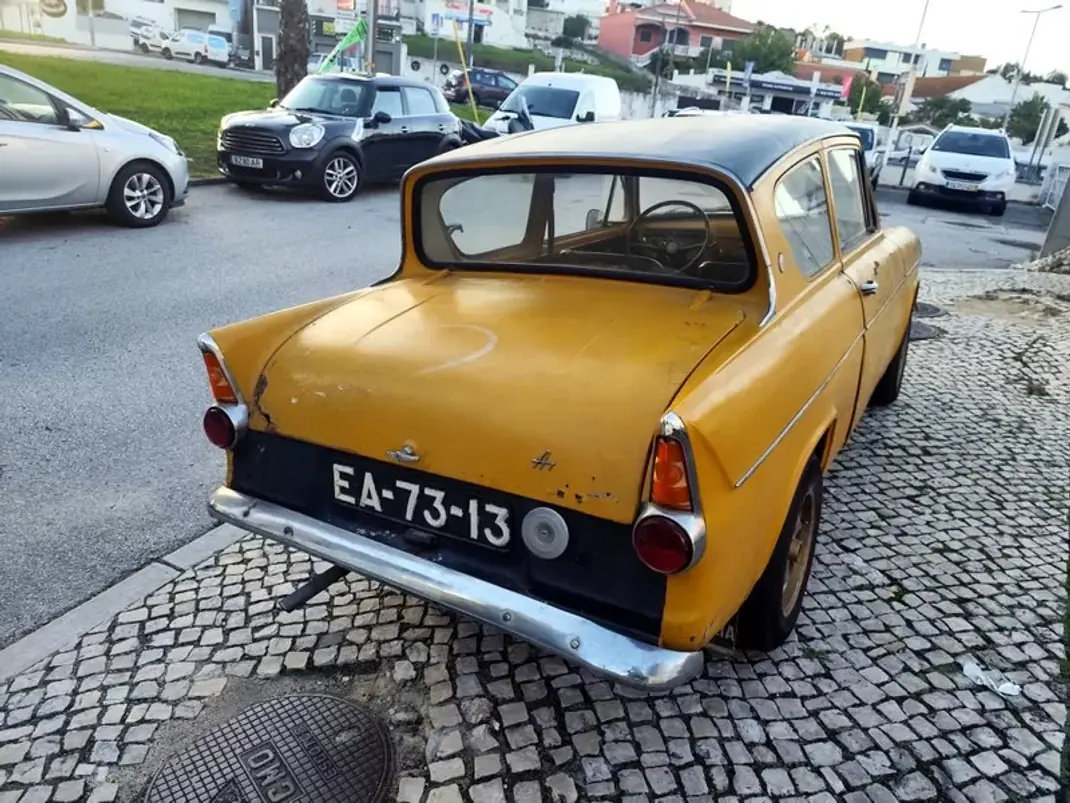 Ford Anglia 1960 - 5000 EUR, 14000 km - AUTO.MOTO.pt - 14000km - foto 6 de 30