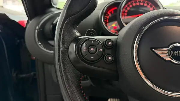 MINI Clubman 2016 - 18000 EUR, 196000 km - AUTO.MOTO.pt - 196000km - foto 16 de 27