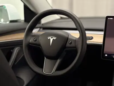 Tesla Model 3 2021 - 26500 EUR, 77000 km - AUTO.MOTO.pt - 77000km - foto 15 de 18