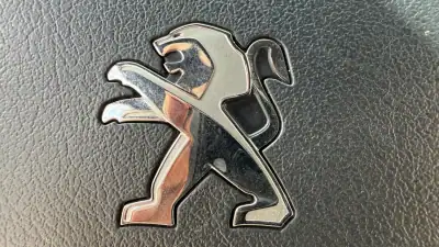 Peugeot RCZ 2015 - 17900 EUR, 144034 km - AUTO.MOTO.pt - 144034km - foto 25 de 64