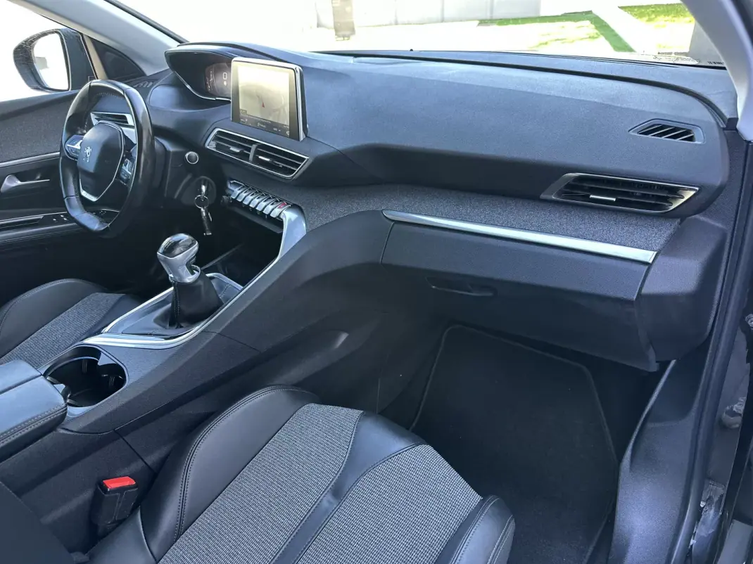 Peugeot 3008 2018 - 14900 EUR, 240000 km - 240000km - foto 32 de 62