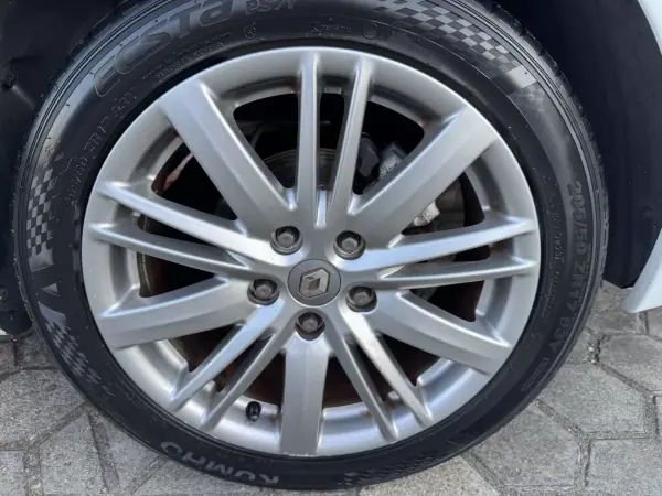 Renault Mégane Sport Tourer 2011 - 8900 EUR, 214000 km - AUTO.MOTO.pt - 214000km - foto 40 de 40