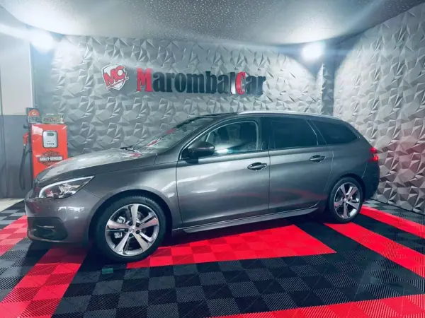 Peugeot 308 2019 - 12990 EUR, 119631 km - AUTO.MOTO.pt - 119631km - foto 11 de 26