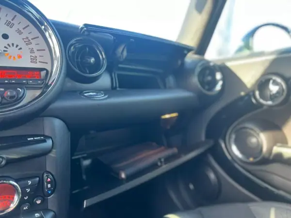 MINI Cooper 2012 - 12490 EUR, 129800 km - AUTO.MOTO.pt - 129800km - foto 11 de 20