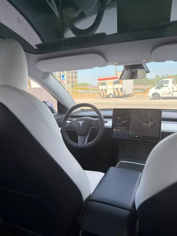 Tesla Model 3 2021 - 27000 EUR, 157593 km - 157593km - foto 16 de 18