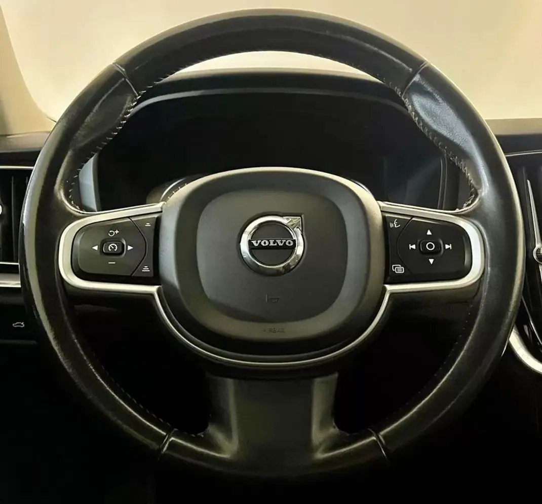 Volvo V60 2020 - 24950 EUR, 123000 km - AUTO.MOTO.pt - 123000km - foto 10 de 32