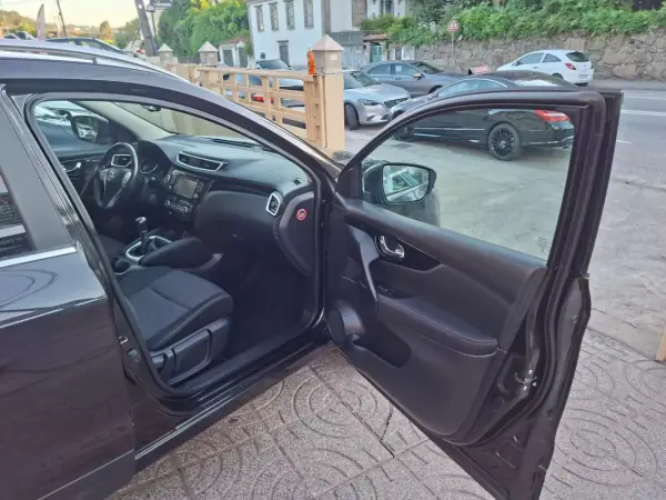 Nissan Qashqai 2015 - 12900 EUR, 138773 km - AUTO.MOTO.pt - 138773km - foto 24 de 39