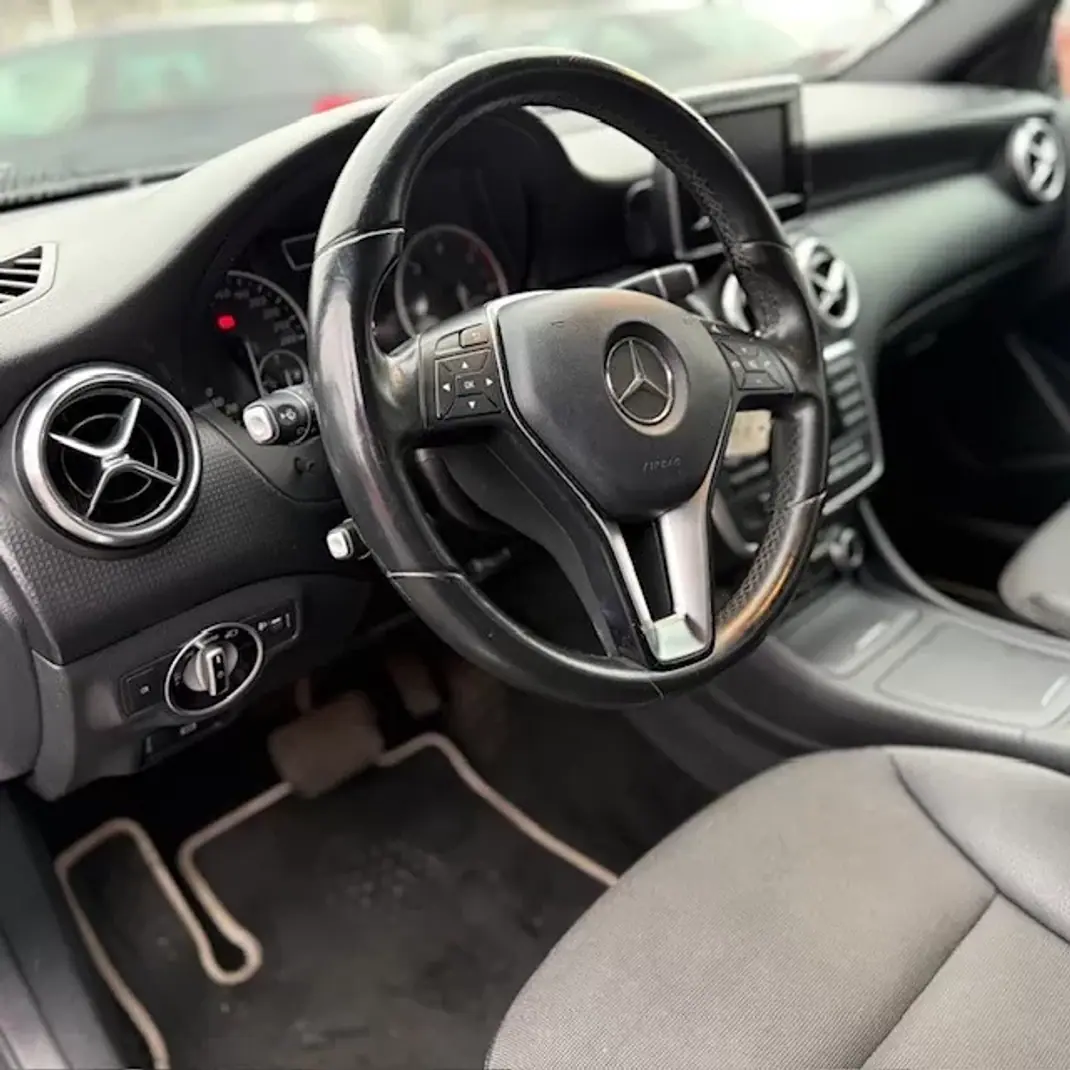 Mercedes-Benz A 180 2014 - 13900 EUR, 186000 km - AUTO.MOTO.pt - 186000km - foto 4 de 15