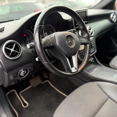 Mercedes-Benz A 180 2014 - 13900 EUR, 186000 km - AUTO.MOTO.pt - 186000km - foto 4 de 15