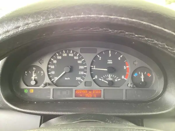 BMW 320 2001 - 5000 EUR, 205000 km - AUTO.MOTO.pt - 205000km - foto 3 de 7
