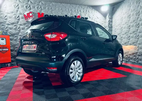 Renault Captur 2016 - 11990 EUR, 114588 km - AUTO.MOTO.pt - 114588km - foto 16 de 38