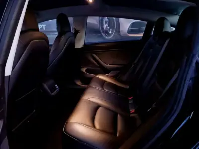 Tesla Model 3 2020 - 28500 EUR, 75000 km - 75000km - foto 4 de 10