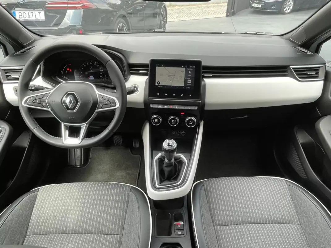 Renault Clio 2022 - 14900 EUR, 91000 km - 91000km - foto 9 de 14