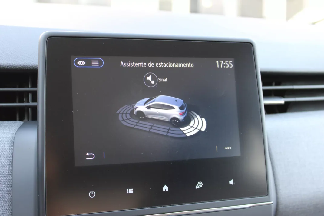 Renault Clio 2024 - 18750 EUR, 1753 km - AUTO.MOTO.pt - 1753km - foto 18 de 22