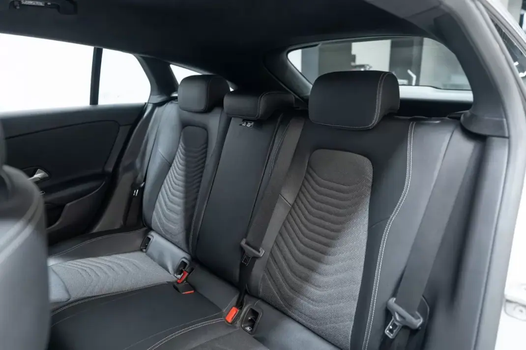 Mercedes-Benz CLA 180 2023 - 29950 EUR, 70000 km - AUTO.MOTO.pt - 70000km - foto 42 de 43