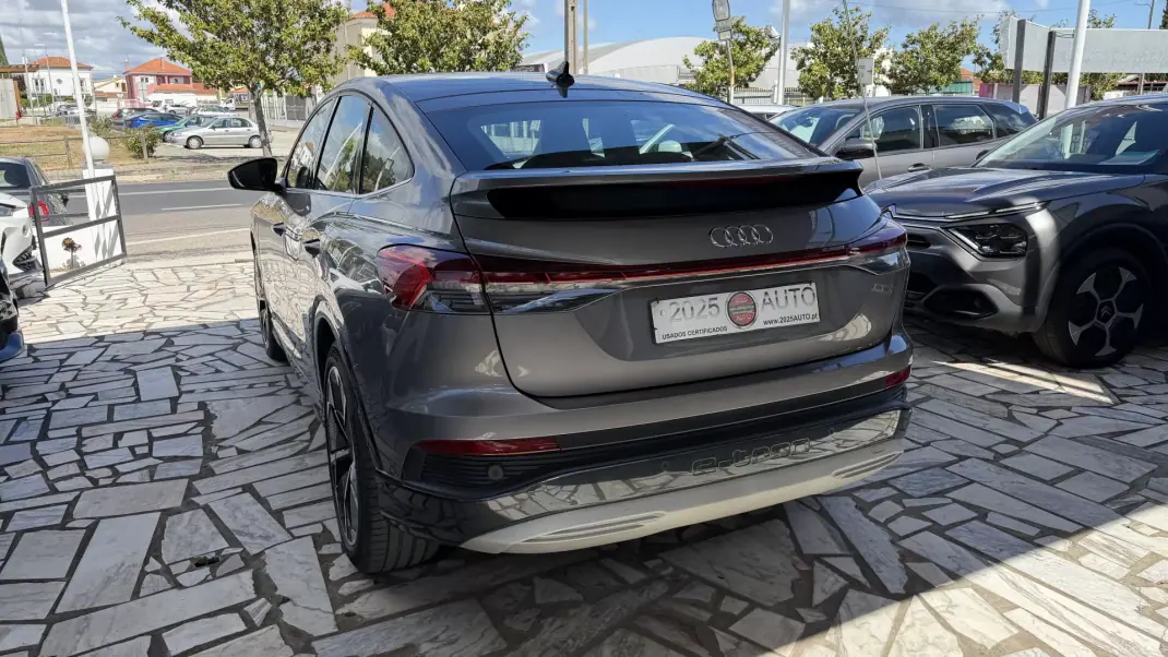 Audi Q4 Sportback e-tron 2023 - 39890 EUR, 75800 km - AUTO.MOTO.pt - 75800km - foto 7 de 31