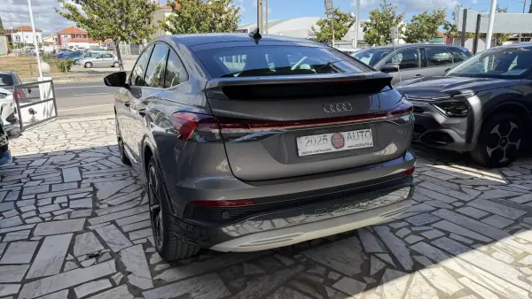 Audi Q4 Sportback e-tron 2023 - 39890 EUR, 75800 km - AUTO.MOTO.pt - 75800km - foto 7 de 31
