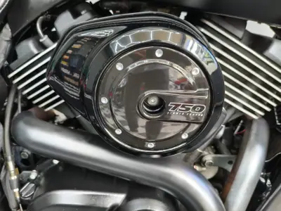 Harley-Davidson Dyna Glide Street Bob 2016 - 5950 EUR, 3000 km - AUTO.MOTO.pt - 3000km - foto 5 de 21