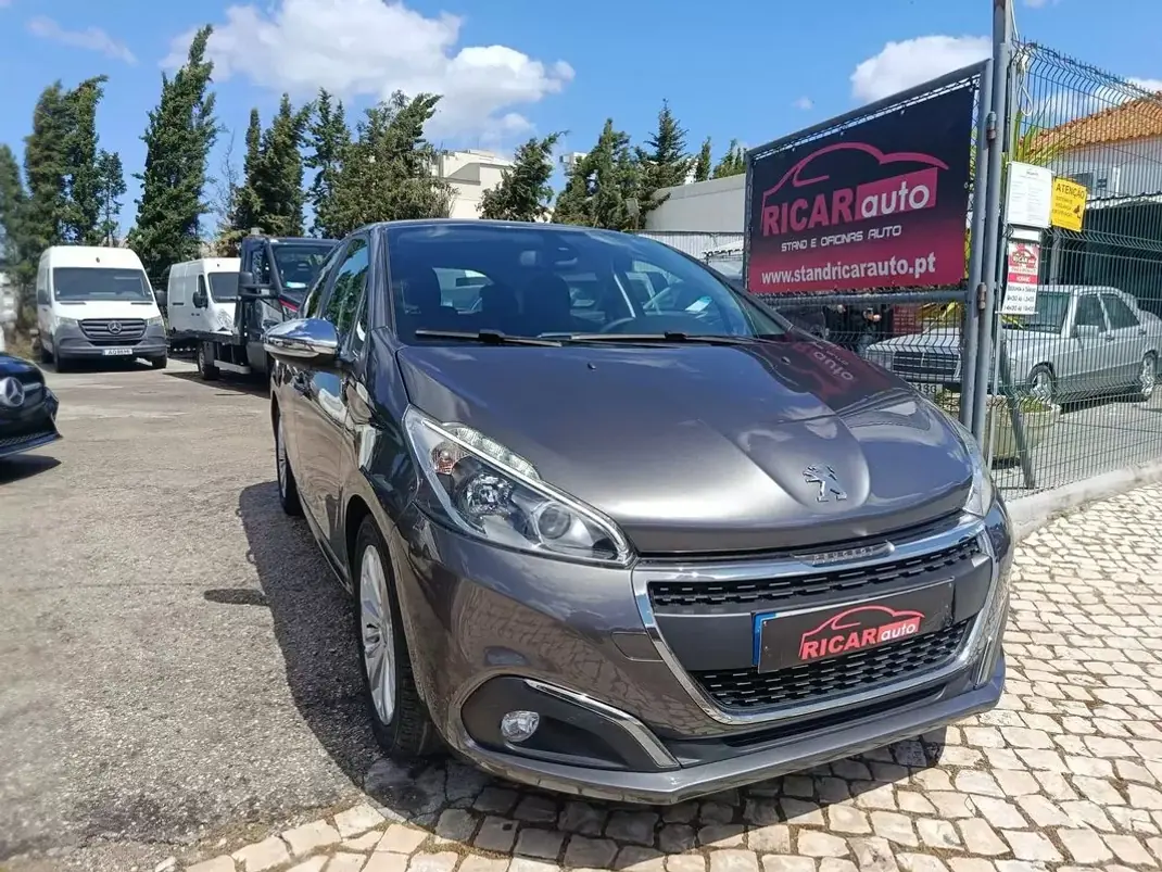 Peugeot 208 2019 - 11900 EUR, 104199 km - AUTO.MOTO.pt - 104199km - foto 25 de 26