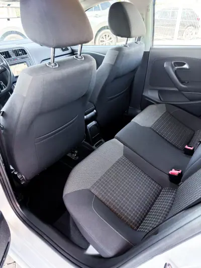 Volkswagen Polo 2016 - 9500 EUR, 131632 km - 131632km - foto 13 de 23