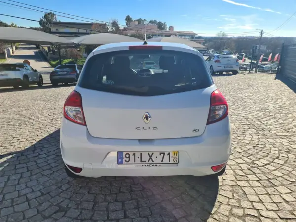Renault Clio 2011 - 6950 EUR, 249000 km - AUTO.MOTO.pt - 249000km - foto 3 de 10