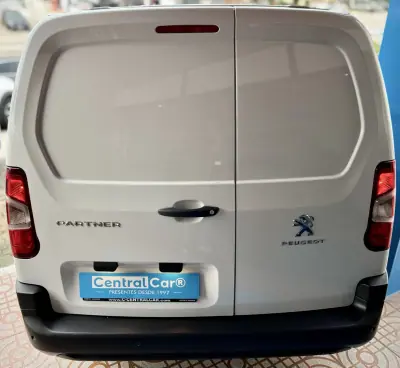 Peugeot Partner 1.5 BlueHdi L1 102Cv | CARPLAY | IVA DEDUTÍVEL 2023 - 17950 EUR, 53000 km - AUTO.MOTO.pt - 53000km - foto 10 de 21