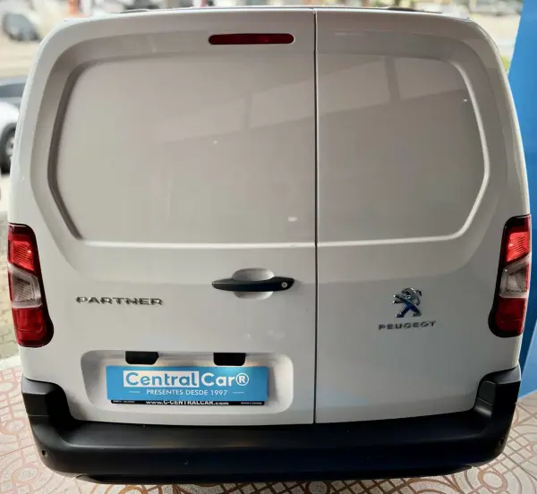 Peugeot Partner 1.5 BlueHdi L1 102Cv | CARPLAY | IVA DEDUTÍVEL 2023 - 17950 EUR, 53000 km - AUTO.MOTO.pt - 53000km - foto 10 de 21