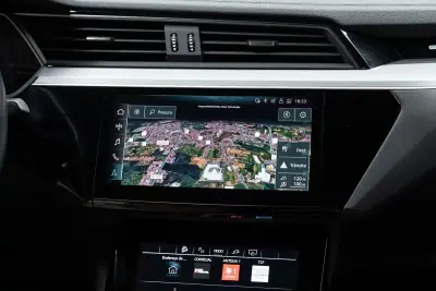 Audi Q8 e-Tron Sportback 2023 - 49950 EUR, 55000 km - AUTO.MOTO.pt - 55000km - foto 33 de 54