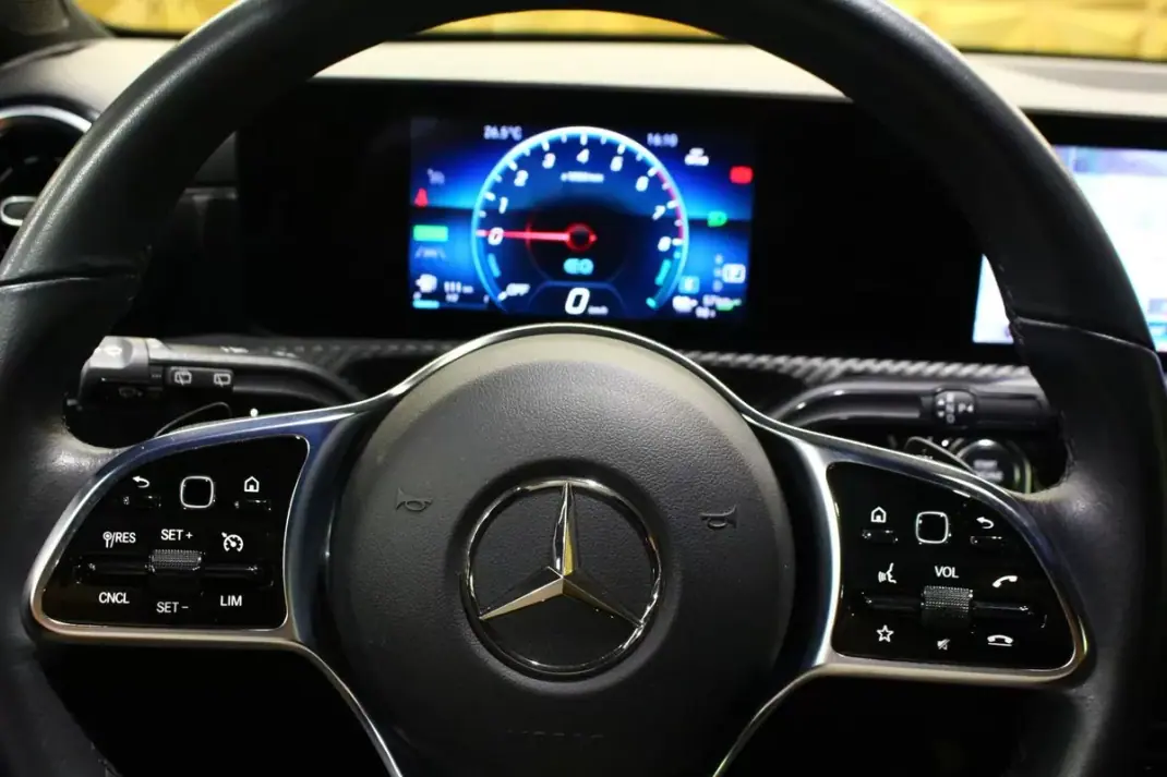 Mercedes-Benz CLA 250 2022 - 28900 EUR, 99000 km - AUTO.MOTO.pt - 99000km - foto 22 de 32