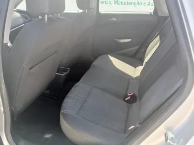 Opel Astra 2010 - 6350 EUR, 76845 km - AUTO.MOTO.pt - 76845km - foto 19 de 28