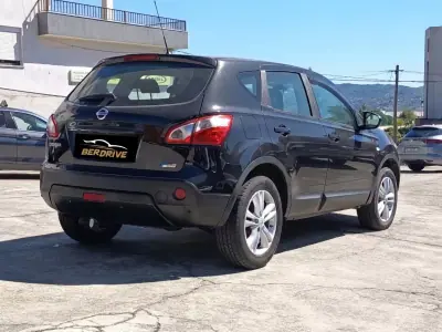 Nissan Qashqai 2010 - 10500 EUR, 185635 km - foto 4 de 8