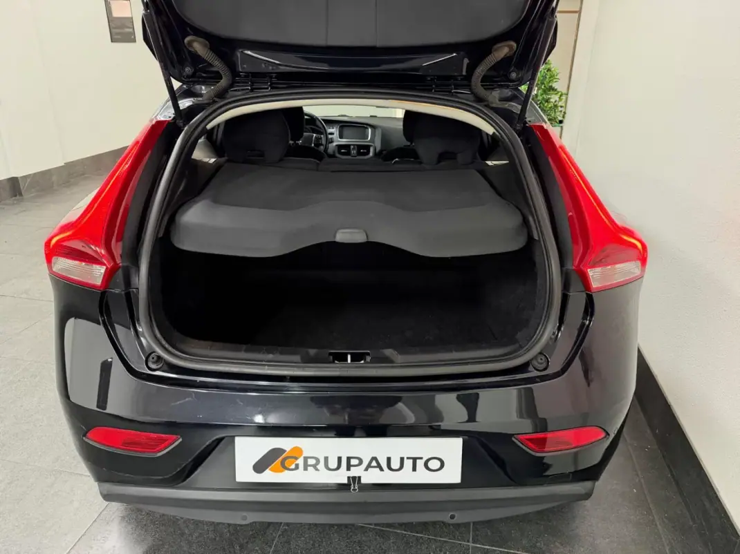 Volvo V40 2015 - 10990 EUR, 187405 km - AUTO.MOTO.pt - 187405km - foto 16 de 18