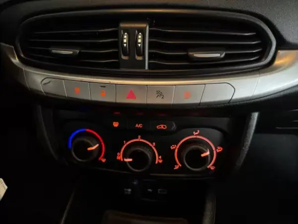 Fiat Tipo 2019 - 11900 EUR, 96003 km - AUTO.MOTO.pt - 96003km - foto 12 de 12