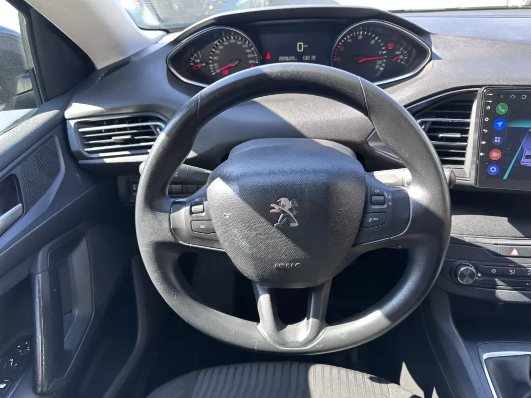 Peugeot 308 2018 - 12500 EUR, 280000 km - AUTO.MOTO.pt - 280000km - foto 22 de 32