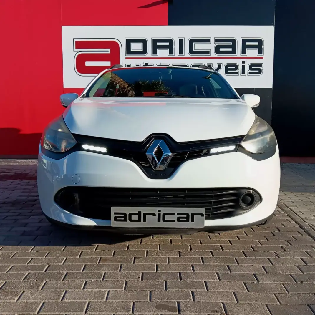 Renault Clio Sport Tourer 2015 - 9490 EUR, 163864 km - AUTO.MOTO.pt - 163864km - foto 2 de 8