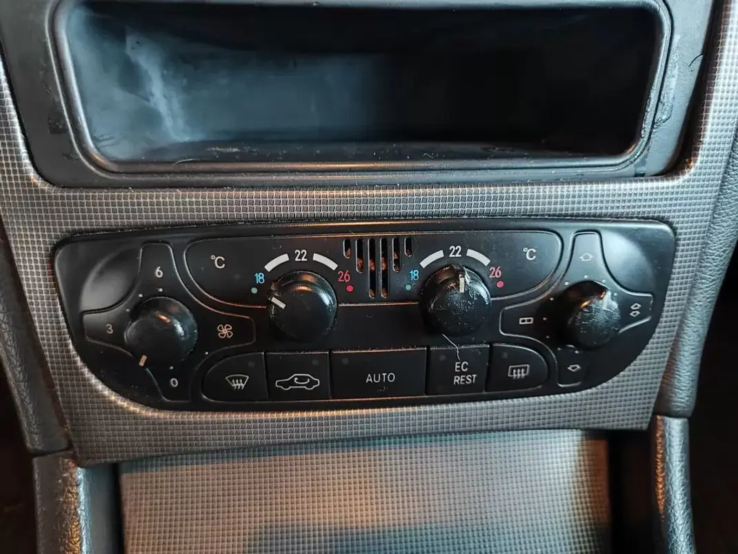 Mercedes-Benz C 220 2000 - 5750 EUR, 372700 km - AUTO.MOTO.pt - 372700km - foto 36 de 60