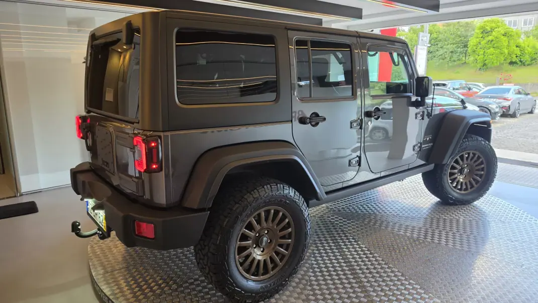 Jeep Wrangler Unlimited 2018 - 49500 EUR, 104894 km - AUTO.MOTO.pt - 104894km - foto 20 de 63